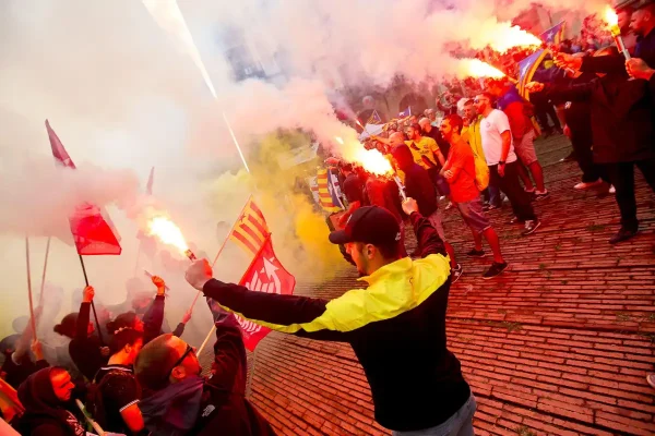Barça-PSG: Les supporters du Barça s’attaquent au bus de leur équipe