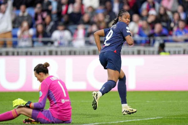 Les Parisiennes s&rsquo;inspirent des garçons pour renverser l&rsquo;Olympique Lyonnais