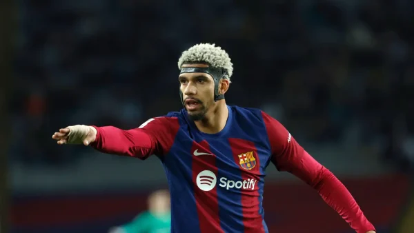 Manchester United : un taulier du Barça pour renforcer la défense ?