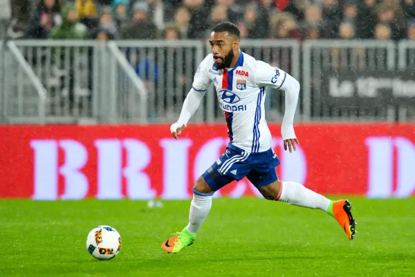 Thierry Henry pense à Lacazette pour les JO