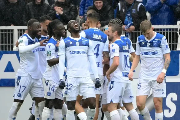 Ligue 2: Vainqueur sur Paris FC, Auxerre quasiment de retour en Ligue 1