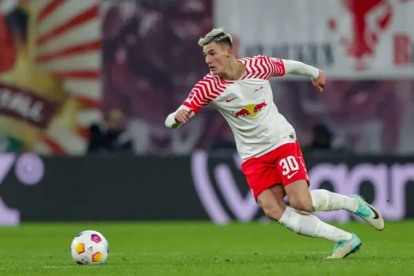 Chelsea discute avec Benjamin Sesko