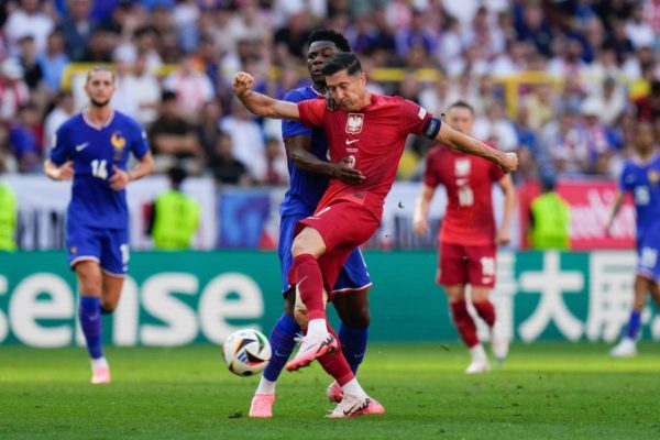 EURO 2024 : Viril, la France prouve qu’il ne faut pas la titilier en duel