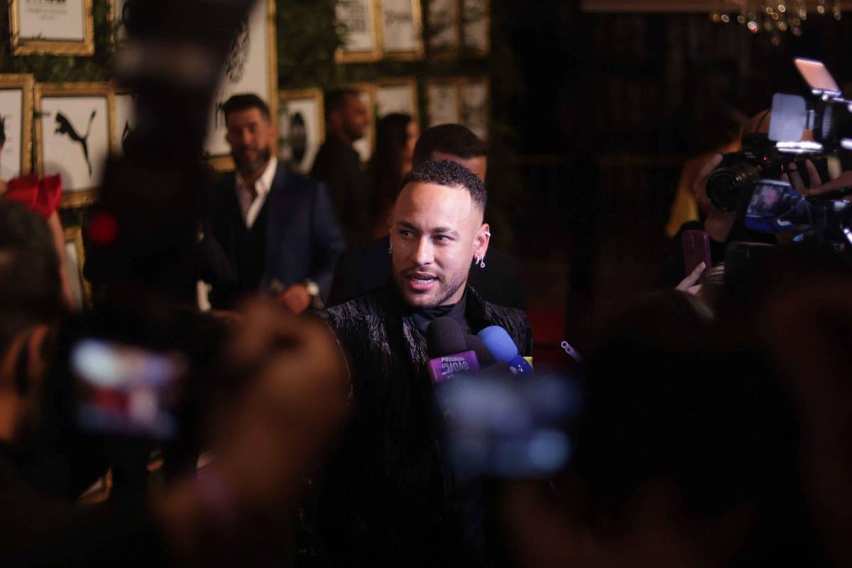 Le clan Neymar jr clarifie les choses concernant son retour à Barcelone