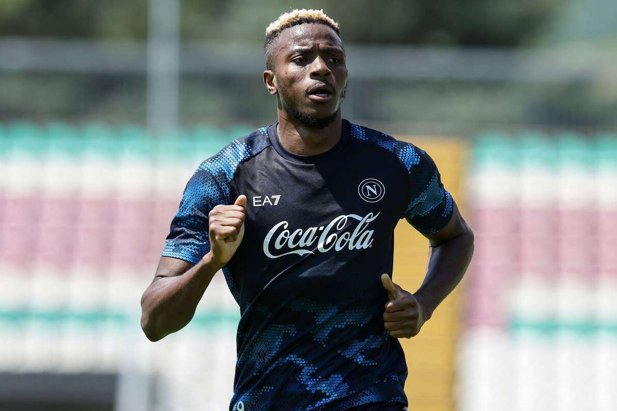 Victor Osimhen reste pour le moment à Naples
