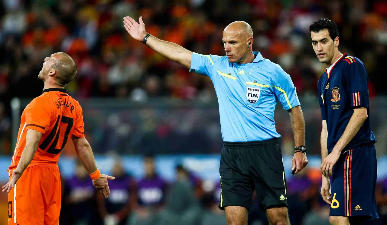 « Un véritable pleurnichard », Wesley Sneijder dézingue Sergio Busquets