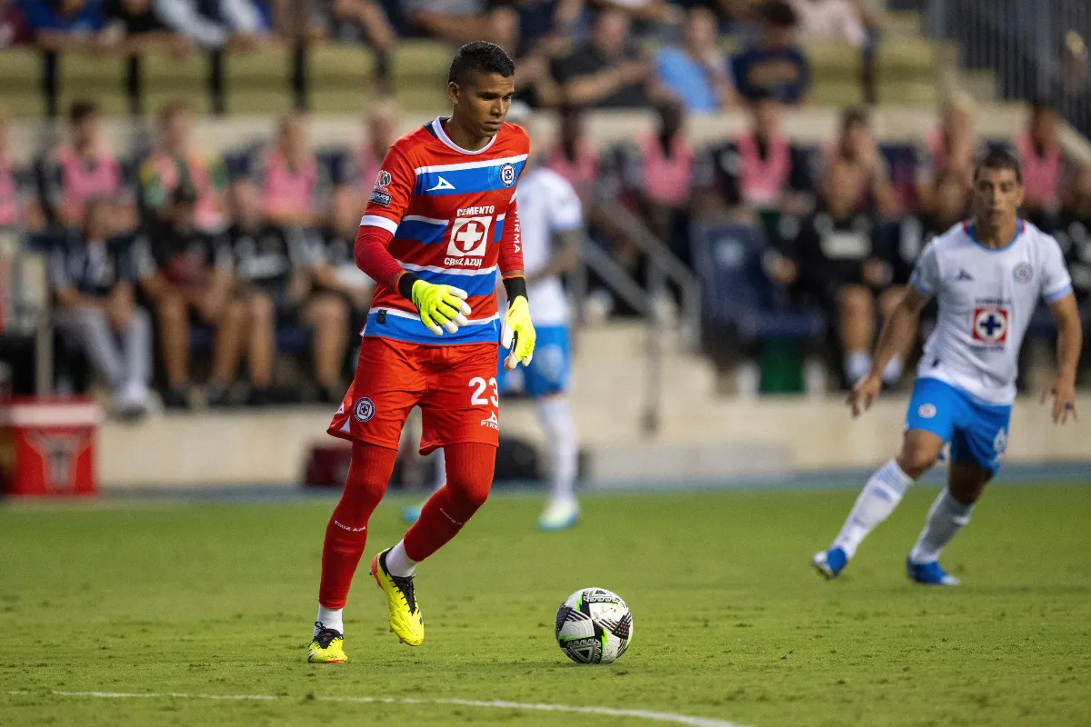 Le Bayern Munich se penche sur un portier colombien