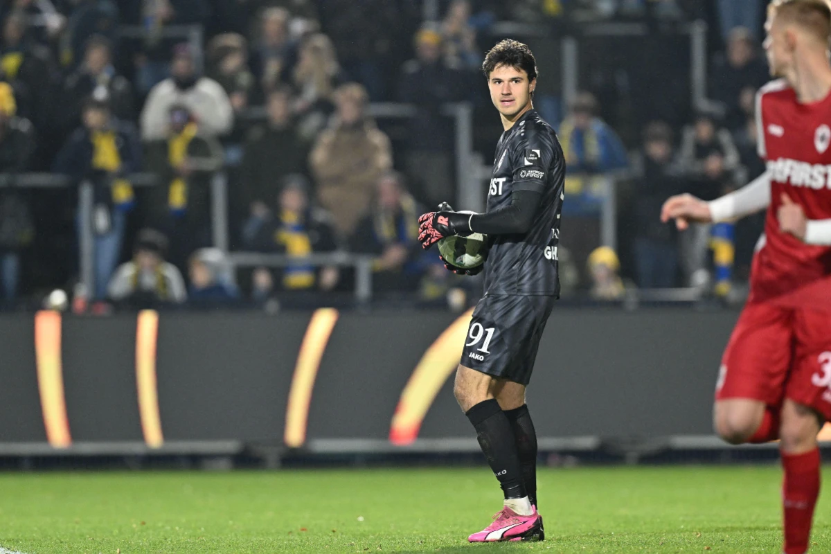 Arsenal se penche sur Senne Lammens