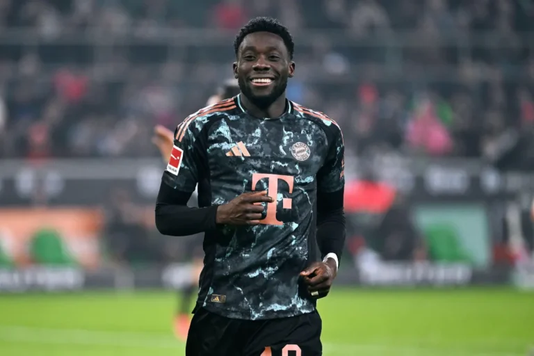 Le Bayern Munich verrouille Alphonso Davies