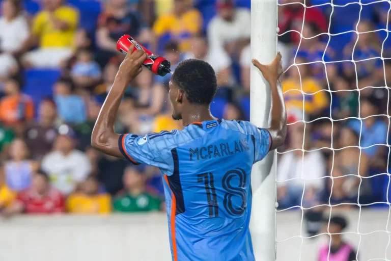 Christian McFarlane s'engage avec Manchester City