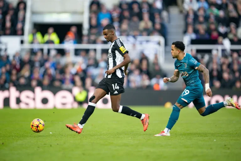 Justin Kluivert courtisé par Arsenal et Newcastle