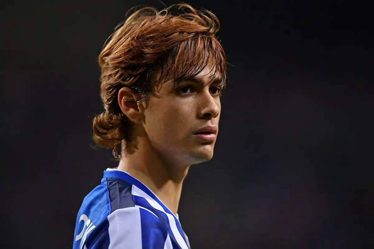 Cette pépite de 17 ans fait tourner la tête du PSG, Real Madrid et Manchester United