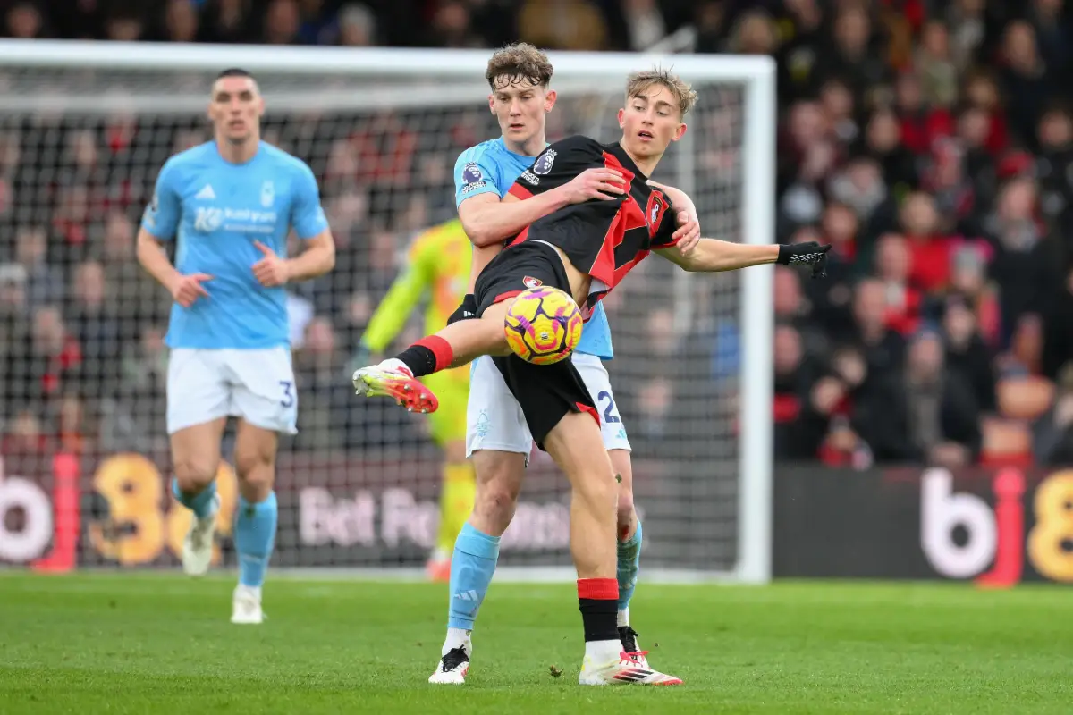 Manchester United et le PSG à la lutte pour ce jeune défenseur espagnol