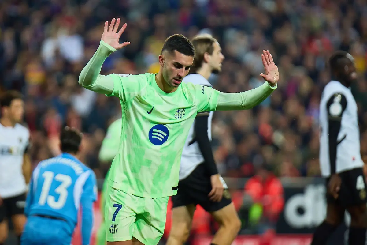 FC Barcelone Deux géants de Premier League surveillent Ferran Torres