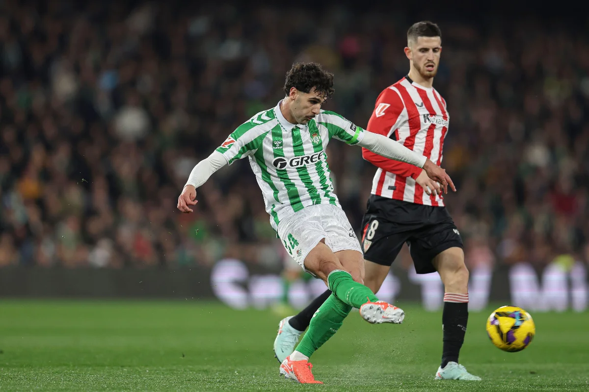 Johnny Cardoso prolonge avec le Betis Séville