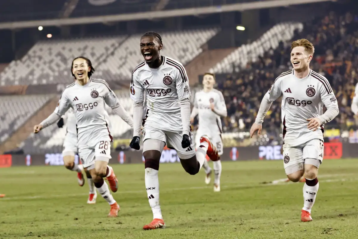 L'Ajax envoie un message aux prétendants de ce crack de 16 ans