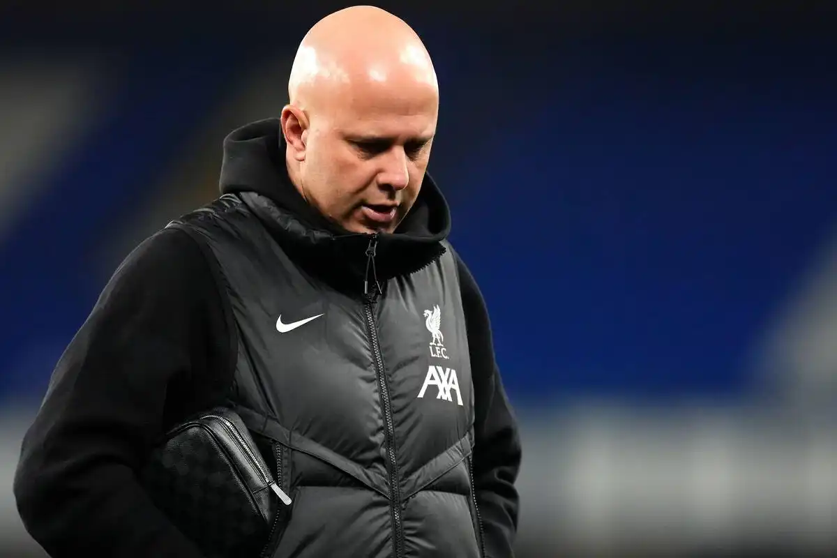 Liverpool : Arne Slot est d’accord pour le départ de sa star offensive