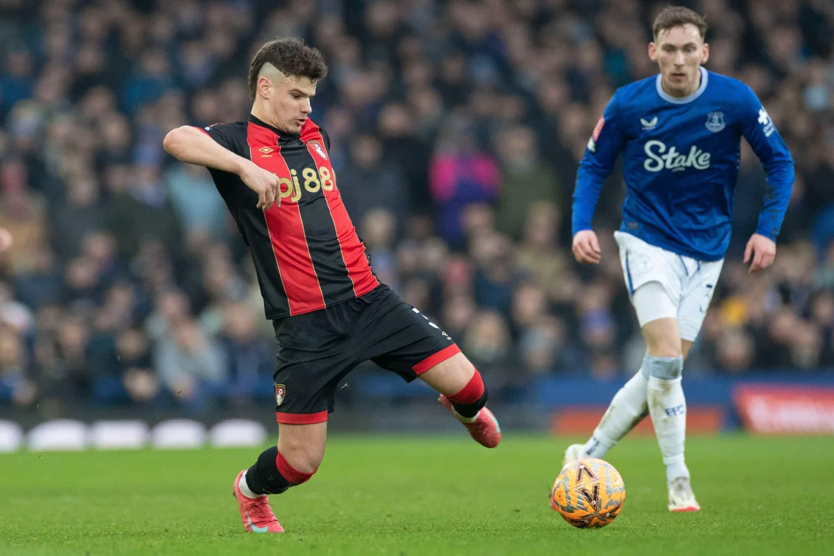 Liverpool et Chelsea se disputent un international hongrois