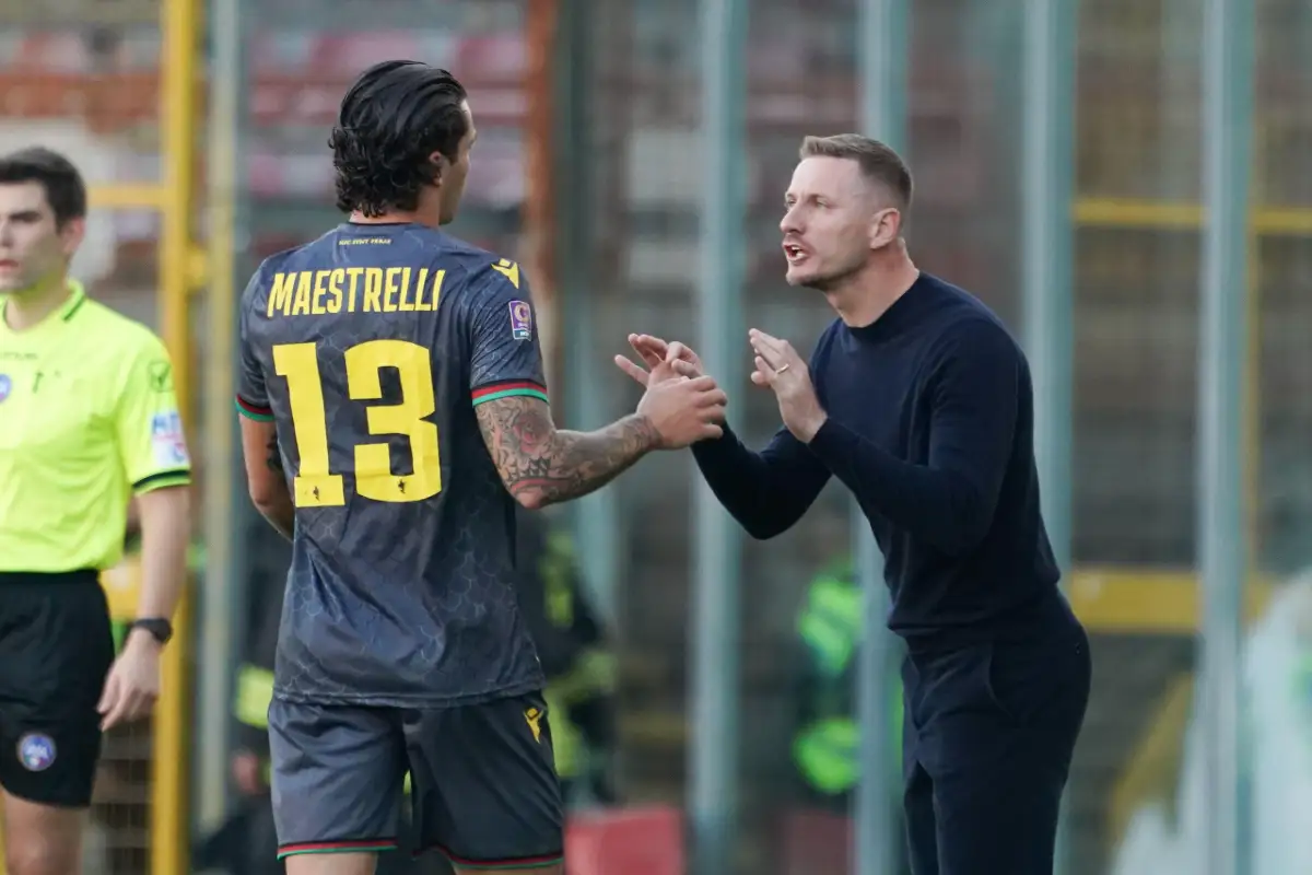 Lunaire, ce club limoge son entraîneur « par erreur »