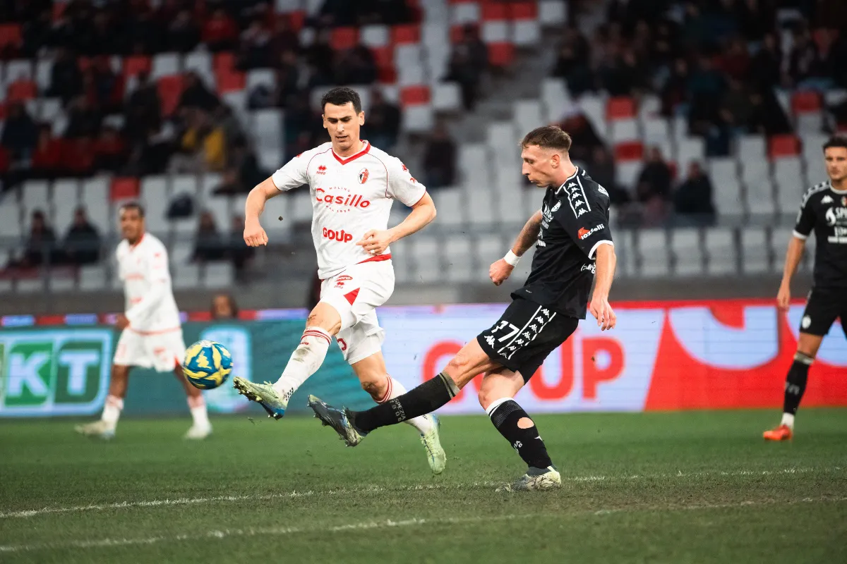 Naples et l’Inter Milan visent un défenseur transalpin