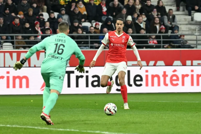 L'attaquant Amine Salama n'est plus un joueur du Stade Reims. Ce dernier va poursuivre sa carrière du côté de l'Italie.