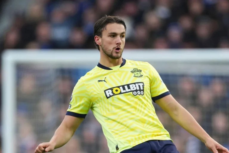 West Ham cible un défenseur des Saints