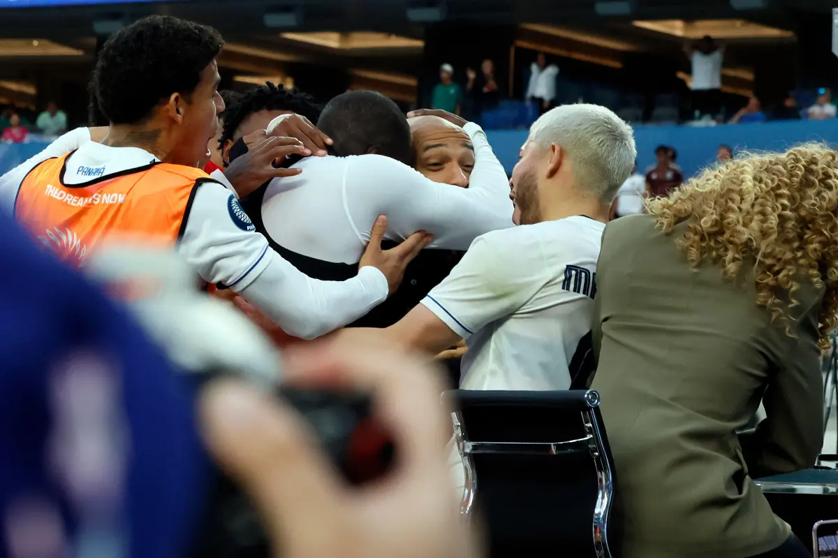 Thierry Henry pris d'assaut par les joueurs panaméens