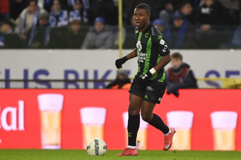 Alan Minda brille avec le Cercle Bruges @Alamy