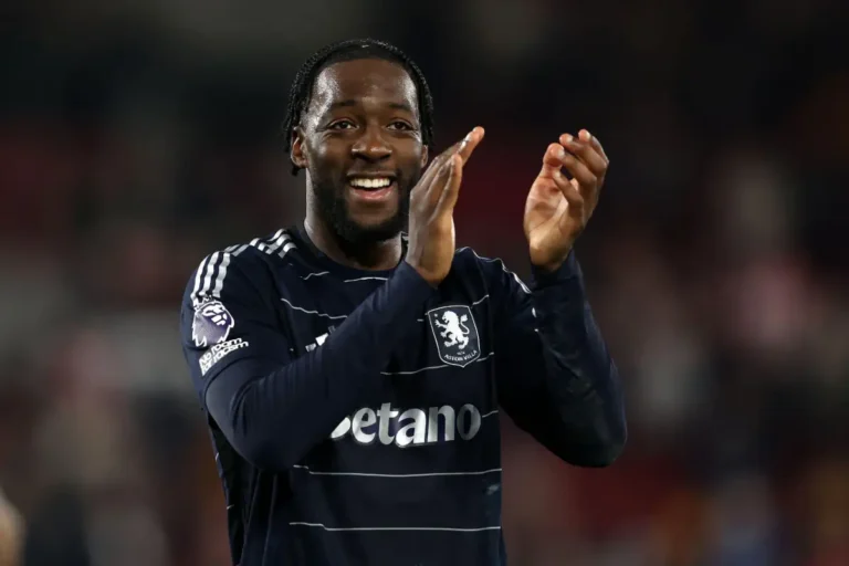 Chelsea sous le maillot d'Aston Villa @Alamy