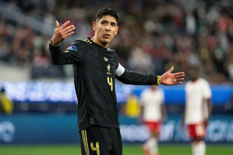 Edson Alvarez courtisé par Chelsea ©Alamy