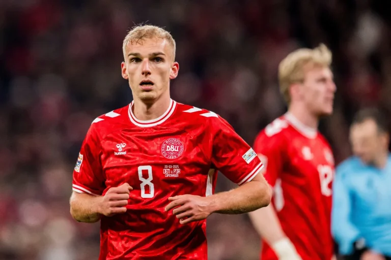 Gustav Isaksen sous le maillot du Danemark @Alamy