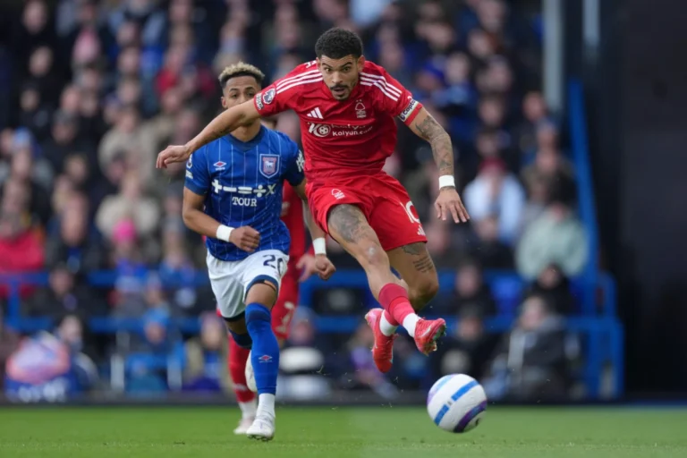 Morgan Gibbs-White est visé par toute la Premier League ©Alamy