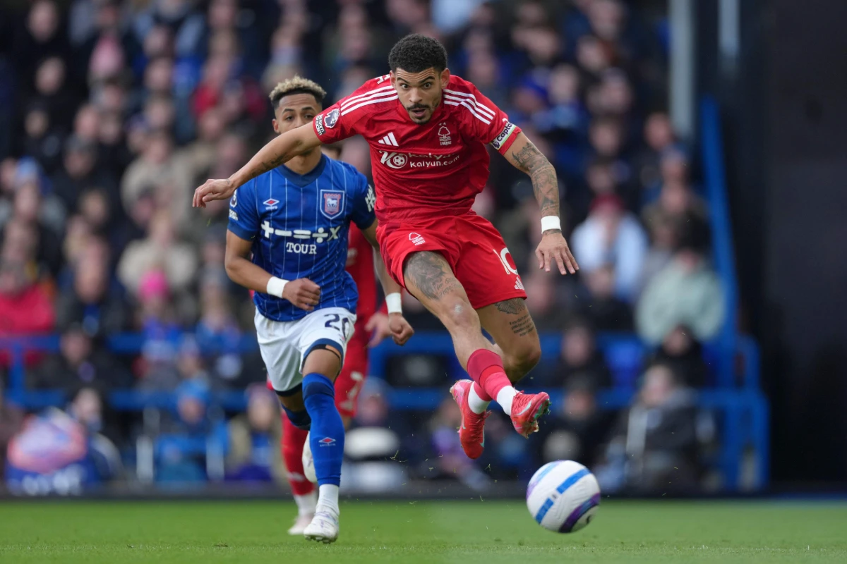 Nottingham Forest: Toute l'Angleterre s'arrache un prodige anglais