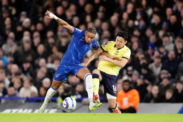 Naples va faire du shopping en Premier League