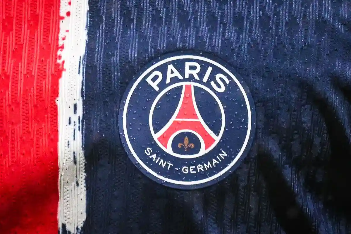 Paris Saint-Germain : Premier aperçu du maillot 2025