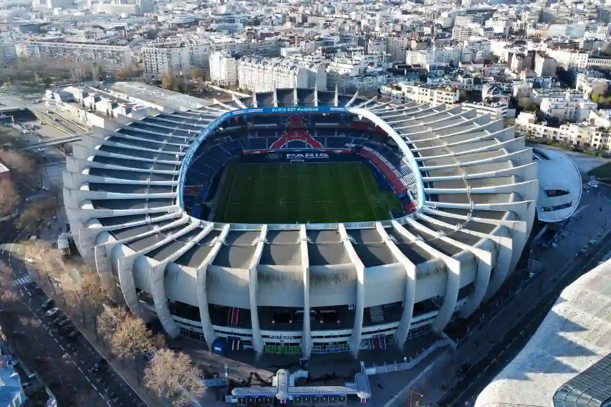 Coup de tête gagnant : Nice frappe fort en marquant contre le PSG !
