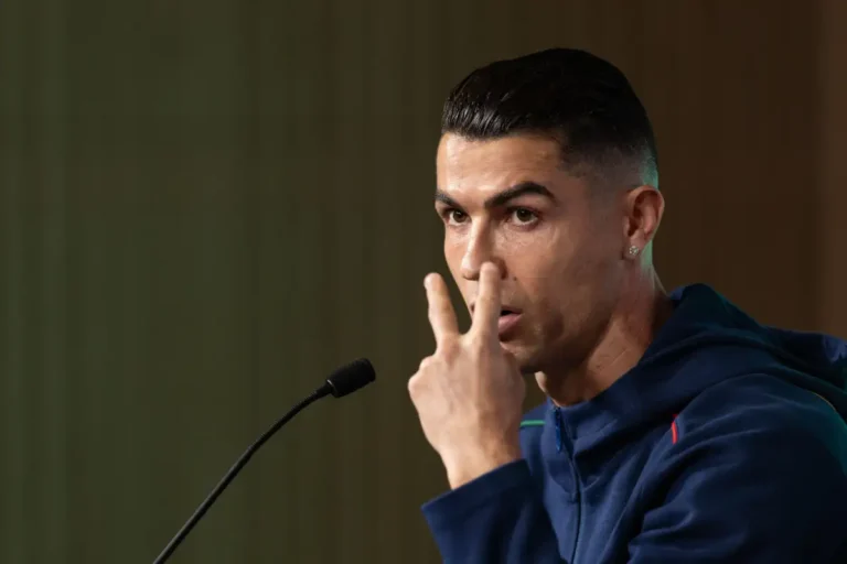 Ronaldo attaque un journaliste, "Regardez-moi dans les yeux"