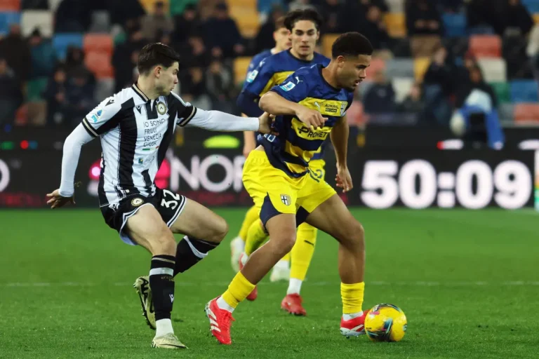 Simon Sohm en action avec Parme @Alamy