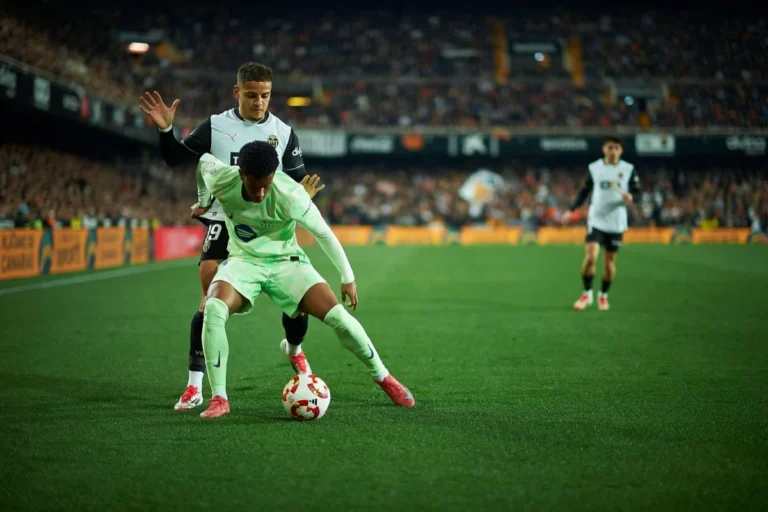 La bataille commence à s'intensifier pour Max Aarons