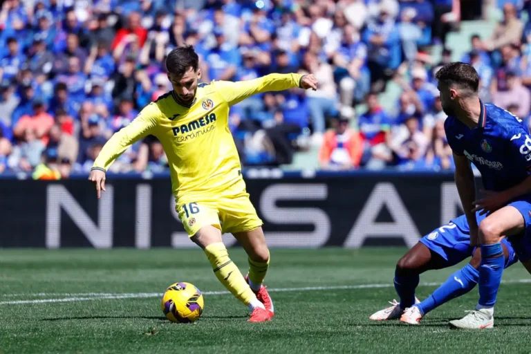 Alex Baena avec Villarreal @Alamy