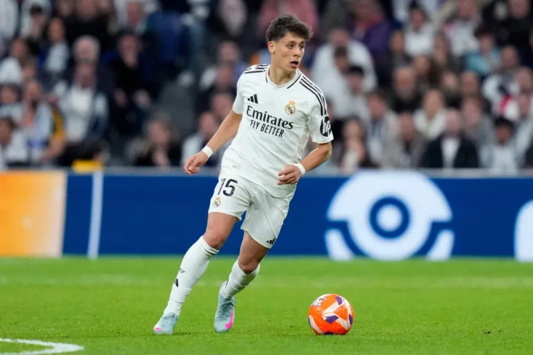 Arda Güler avec le Real Madrid @Alamy