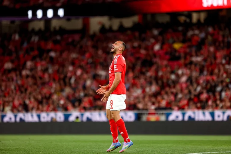 Arthur Cabral avec Benfica @Alamy