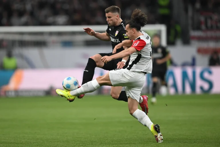 Arthur Theate sous le maillot de Francfort @Alamy