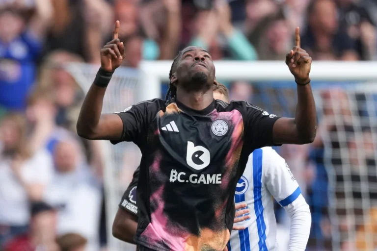 Caleb Okoli dasn le viseur du Milan AC ©Alamy