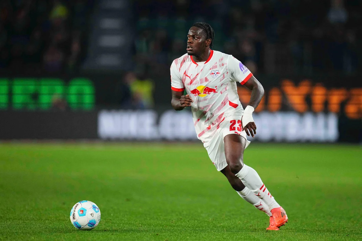 https://www.les-transferts.com/wp-content/uploads/2025/04/Castello-Lukeba-avec-le-RB-Leipzig-@Alamy.webp