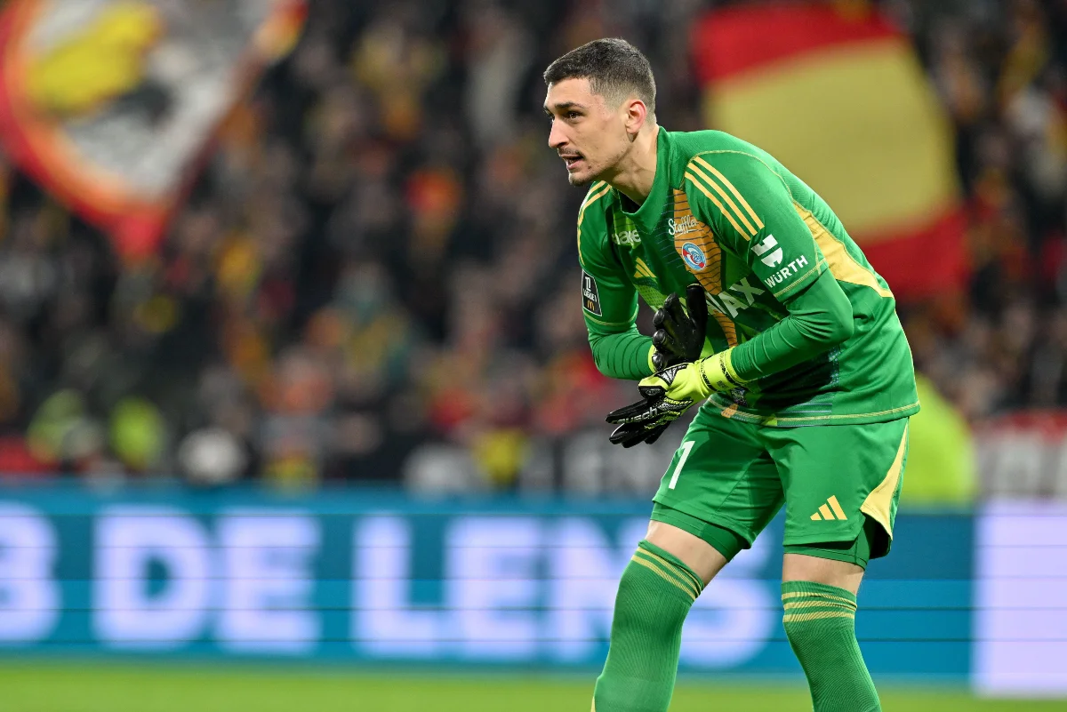 Djordje Petrovic dans les cages de Strasbourg @Alamy