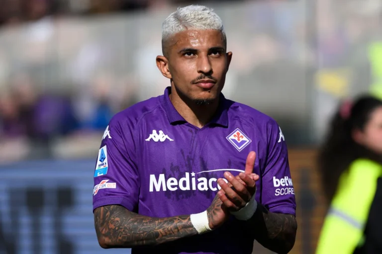 Dodo sous le maillot de la Fiorentina @Alamy