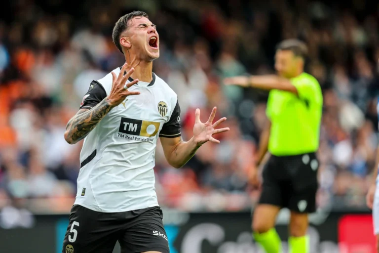 Enzo Barrenechea visé par Aston Villa ©Alamy