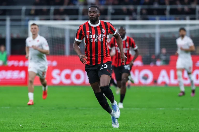 Fikayo Tomori sous le maillot du Milan AC @Alamy