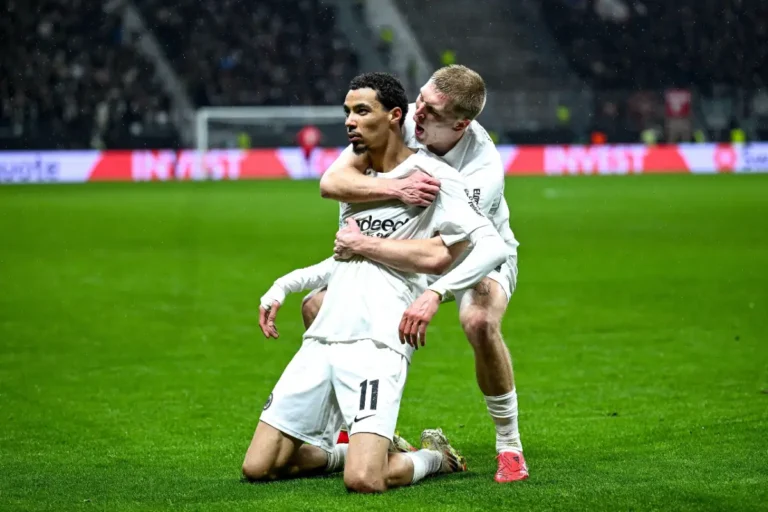 Francfort prolonge cet incroyable joueur (Officiel)
